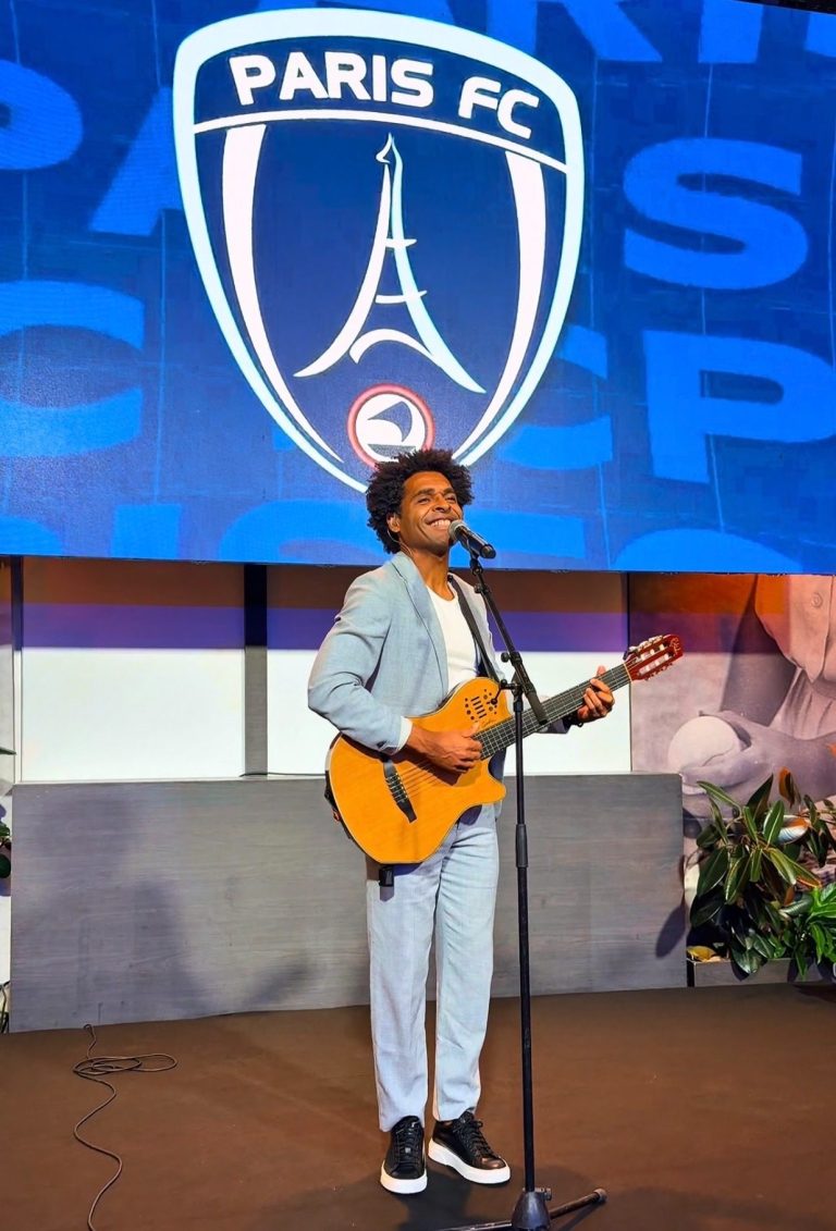TOM DA BAHIA AU VIP DU PARIS FC TOM DA BAHIA AU SALON VIP DU PARIS FC