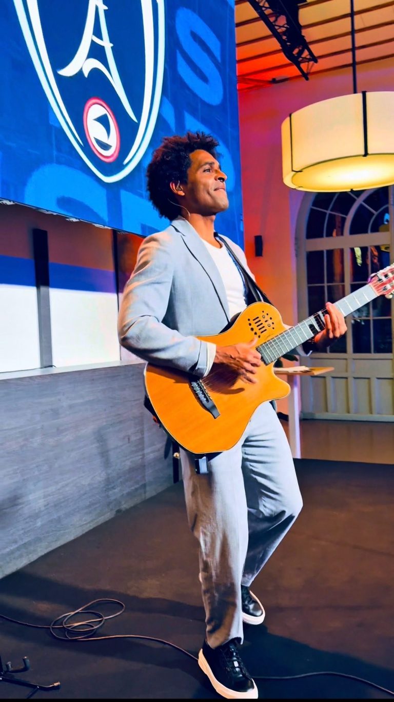 TOM DA BAHIA AU SALON VIP DU PARIS FC TOM DA BAHIA AU SALON VIP DU PARIS FC