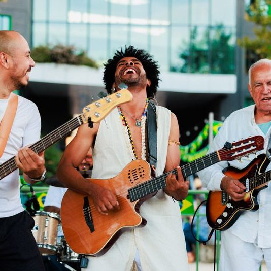 TOM DA BAHIA À MONTROUGE 92 TOM DA BAHIA À MONTROUGE - HAUTS DE SEINE